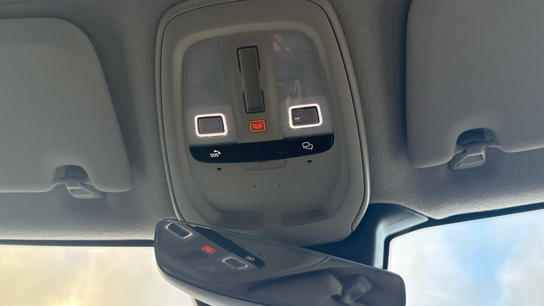 Volvo XC40 2.0 B4P Ultra Dark 5dr Auto Petrol Estate